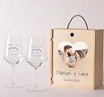 El Toque Perfecto: Análisis de Cocktails en Copas Serigrafiadas y Sus Ingredientes Esenciales